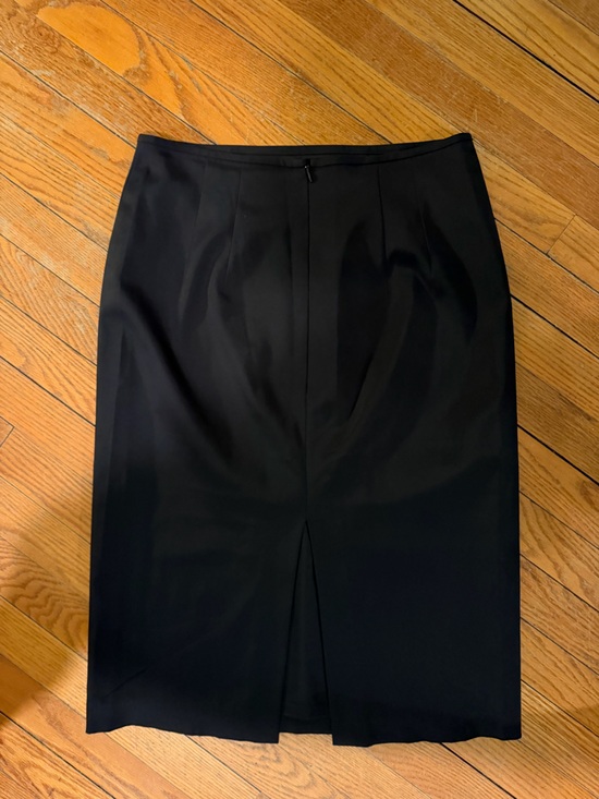 Banana Republic Dresses & Skirts - Banana Republic Black silk Midi Skirt